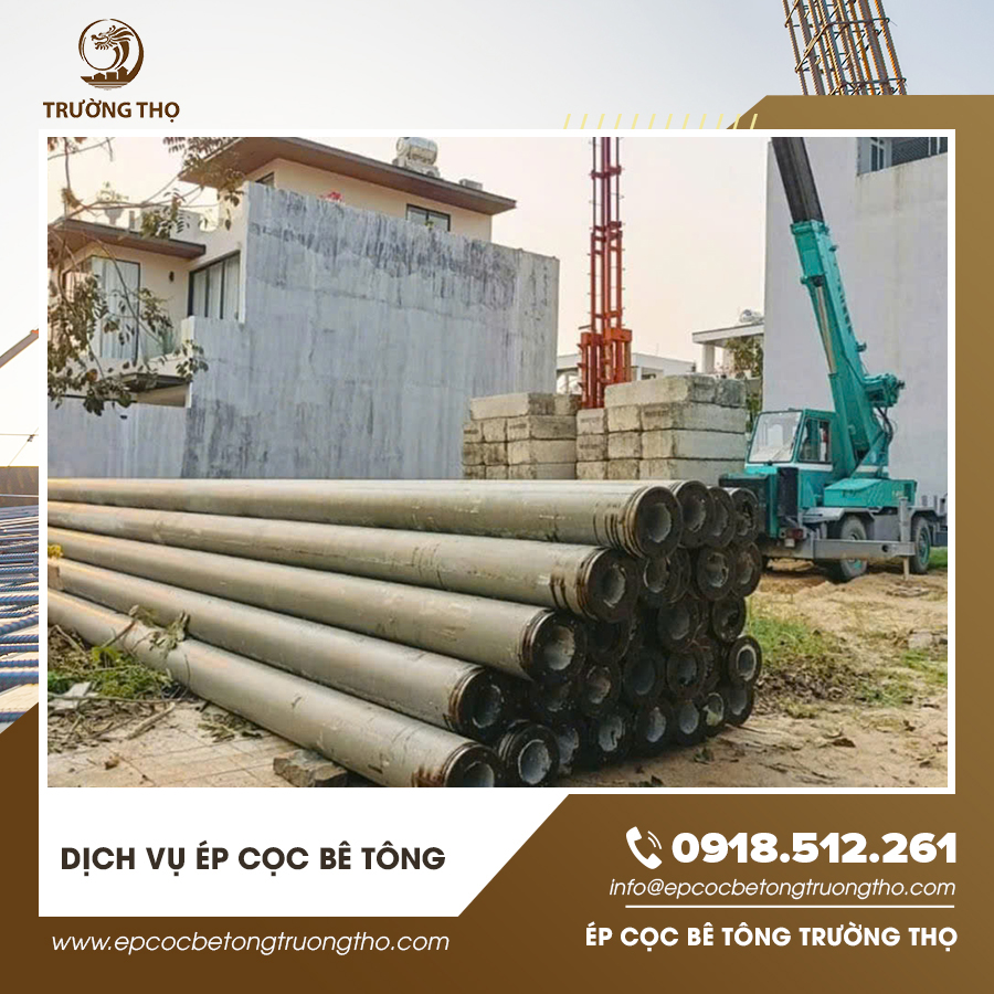 Công nhân điều khiển máy ép cọc dưới nắng tại công trường