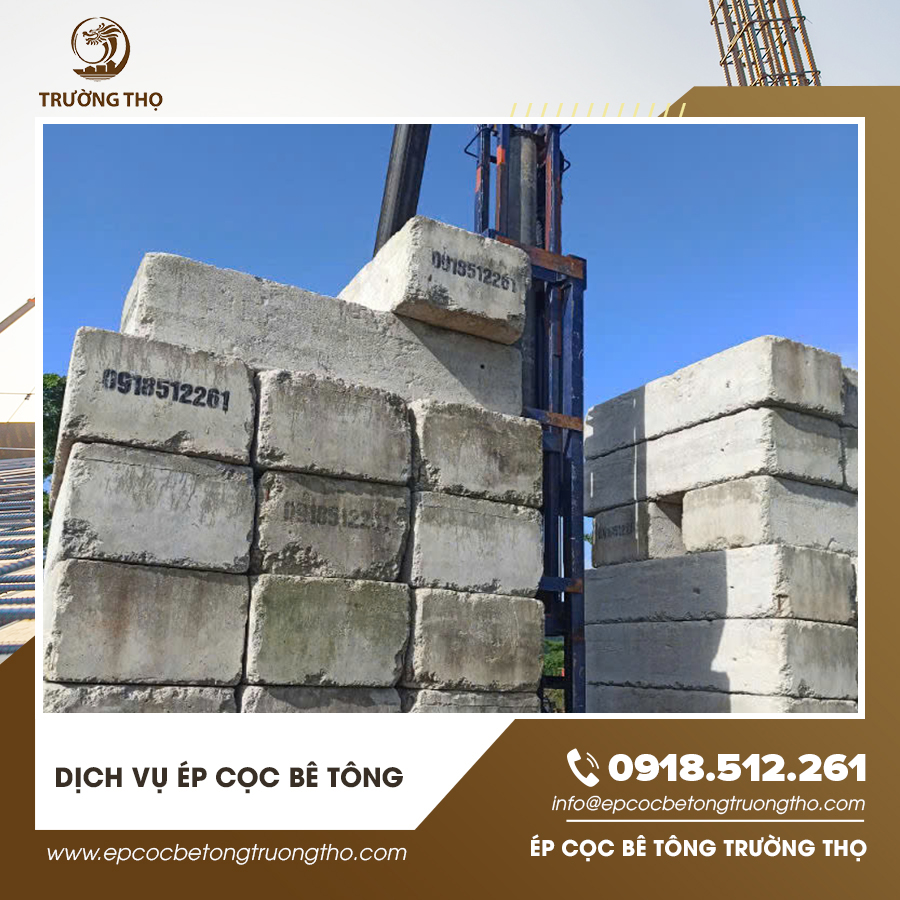 Xe cẩu vận chuyển cọc bê tông vào vị trí ép