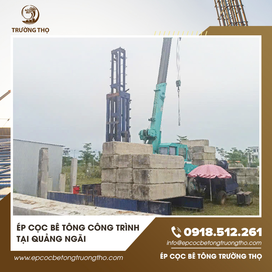 Xe cẩu nâng cọc bê tông chuẩn bị ép vào đất