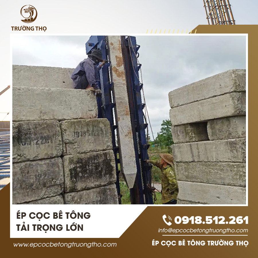 Công nhân thực hiện ép cọc bê tông tải trọng lớn cho công trình